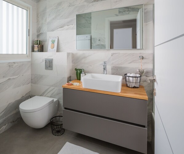 Bathroom - Bugrashov 7 (Tel Aviv)
