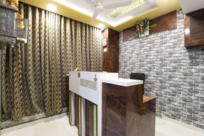 Reception - OYO 61236 Hotel Sun Shine Inn (Ahmedabad)