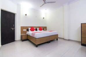 Standard Double Room | Free WiFi, bed sheets