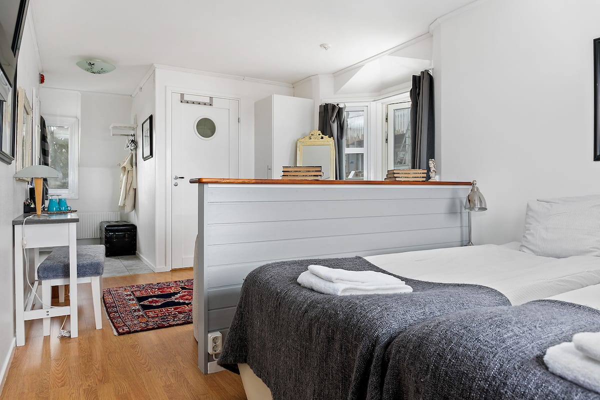 Junior Suite | 1 bedroom, individually furnished, blackout curtains, iron/ironing board