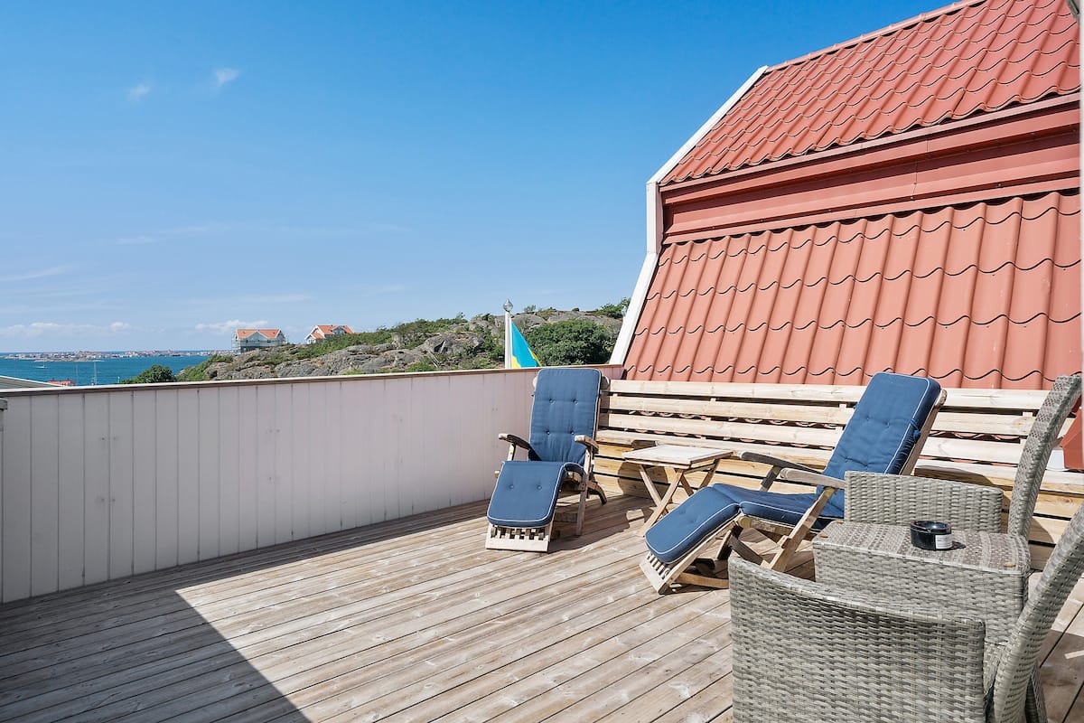 Suite | 1 bedroom, individually furnished, blackout curtains, iron/ironing board