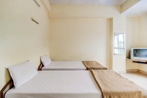 Room - Spot ON 42974 Seema Garden (Mahad)