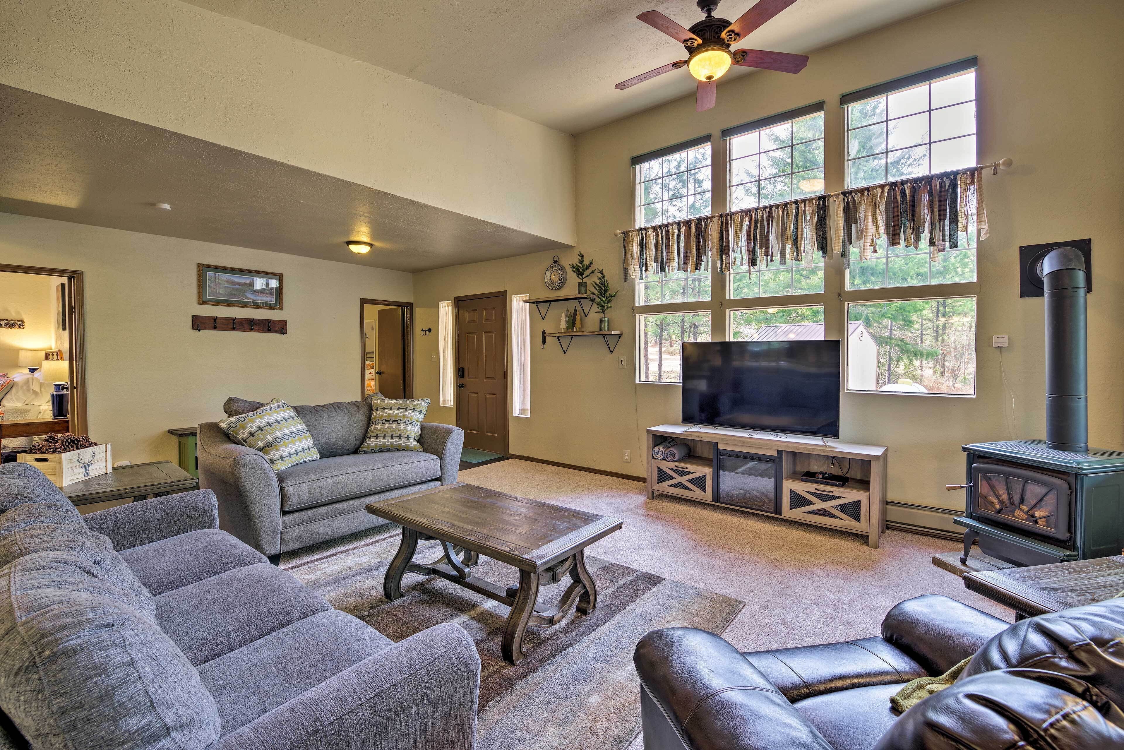 Garden Valley Vacation Rental | 2BR | 1BA | 1,200 Sq Ft | Stairs Required