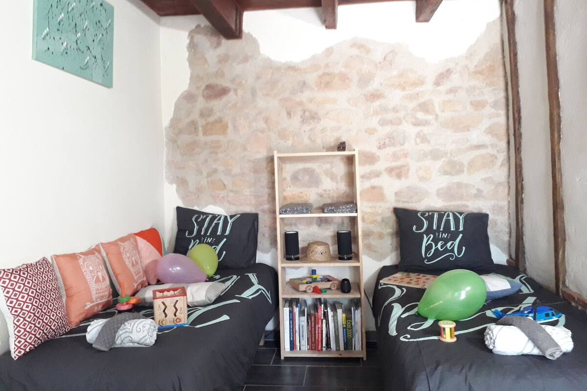 Lits bébé (gratuits), Wi-Fi gratuit, draps fournis