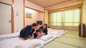 Habitación de estilo japonés, no fumadores (Run of House, 6th Floor) | Caja fuerte, cortinas opacas, sistema de insonorización y wifi gratis