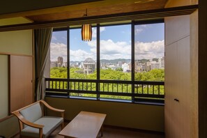 In-room safe, blackout drapes, soundproofing, free WiFi - Hiroshimanoyado Aioi (Hiroshima)