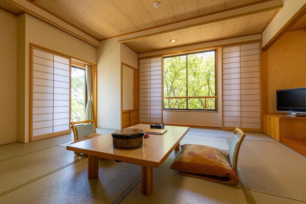 In-room safe, blackout curtains, soundproofing, free WiFi - Hiroshimanoyado Aioi (Hiroshima)