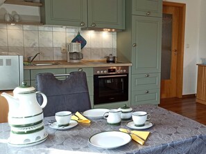 Køleskab, mikrobølgeovn, ovn