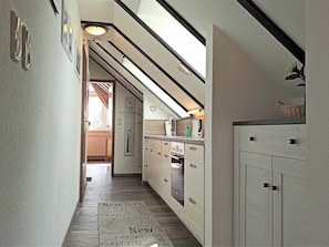 Kjøleskap, mikrobølgeovn, ovn og kaffetrakter/tekoker