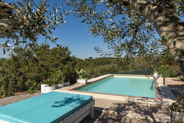 حمّام سباحة خارجي، مقاعد للتشمس