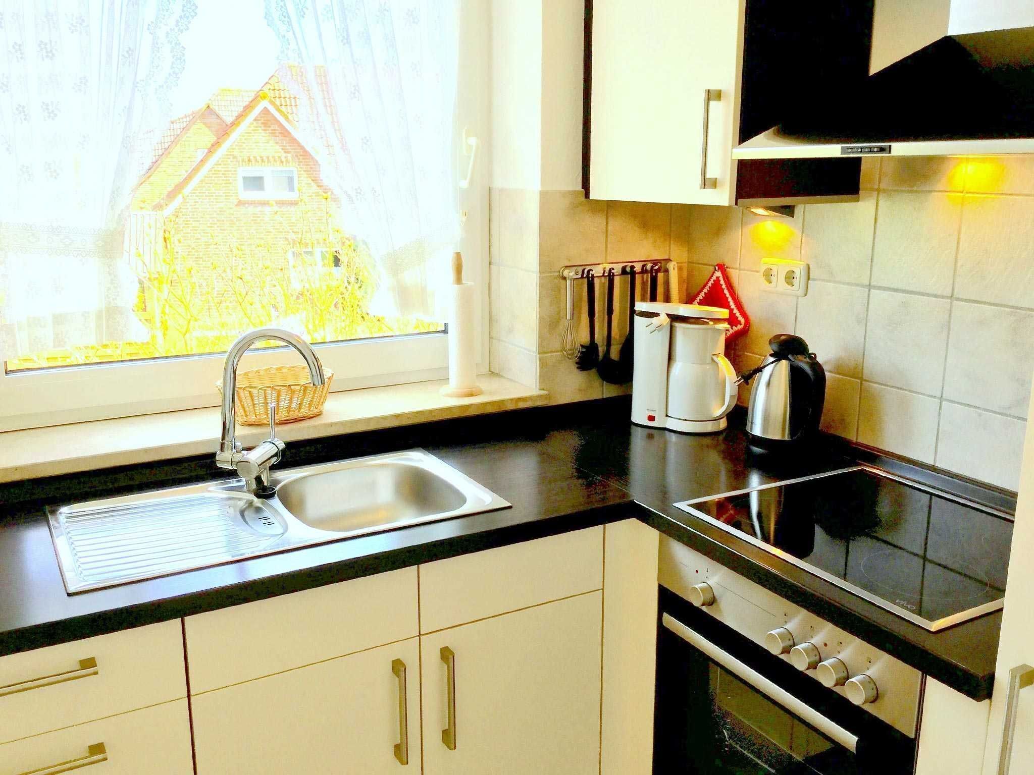 Kühlschrank, Mikrowelle, Ofen, Hochstuhl