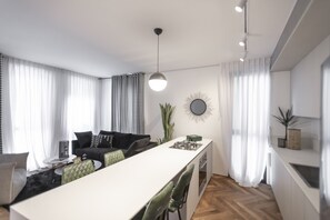 Design Apartment | Private kitchen | Full-sized fridge, microwave, oven, stovetop - Nachmani 9 (Tel Aviv)