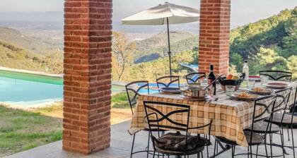 House with private pool and panoramic views 20km from Pisa, 1km from village