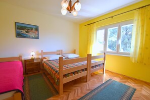 Bureau, Wi-Fi gratuit, draps fournis