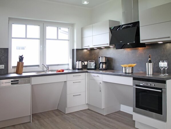 Køleskab, mikrobølgeovn, ovn, opvaskemaskine