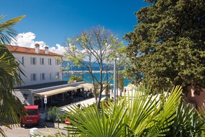 Beach/ocean view - Apartments Ivona (Malinska-Dubasnica)