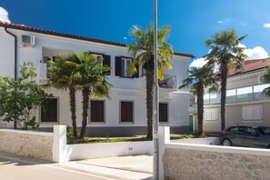 Exterior - Apartments Ivona (Malinska-Dubasnica)