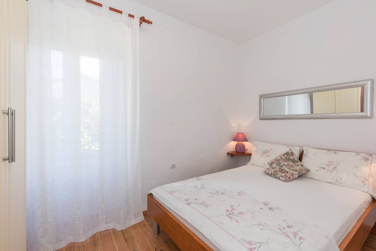 Apartment (726 - Nika) | 2 bedrooms, cribs (free), WiFi (free), bed sheets