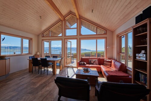 Brekka - Stunning Country & Ocean View Location, Yet Close To Reykjavik