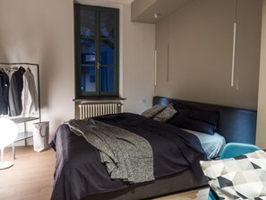 3 bedrooms, in-room safe, iron/ironing board, free WiFi