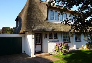 Unclassified image, 3 of 18, button