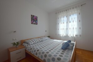 Apartment, Sea View | 2 bedrooms, free WiFi, bed sheets