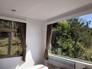 四人房 | 遮光窗帘、隔音、折叠床/加床（额外收费）、免费 WiFi