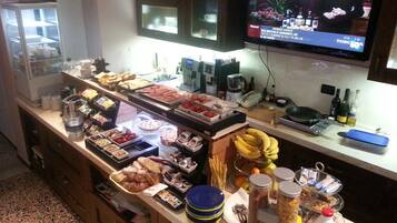 Colazione a buffet inclusa, servita tutte le mattine
