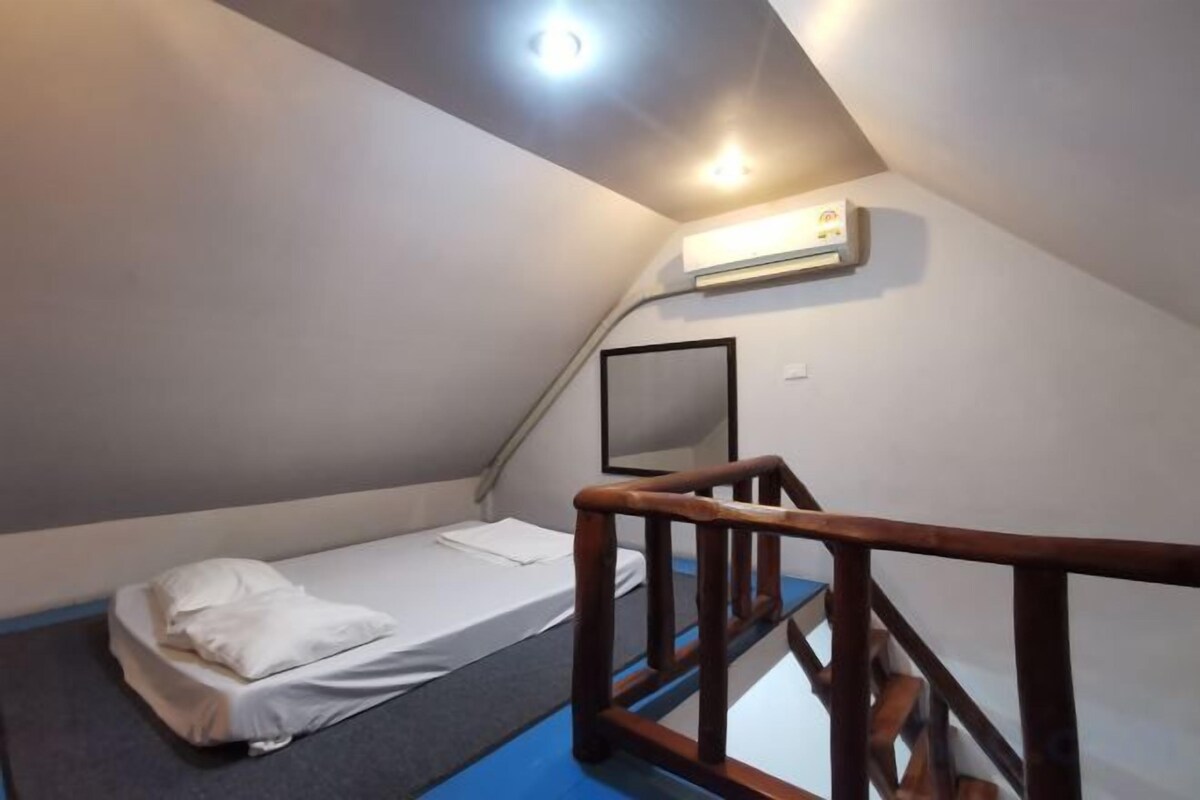 Escritorio, wifi gratis, ropa de cama