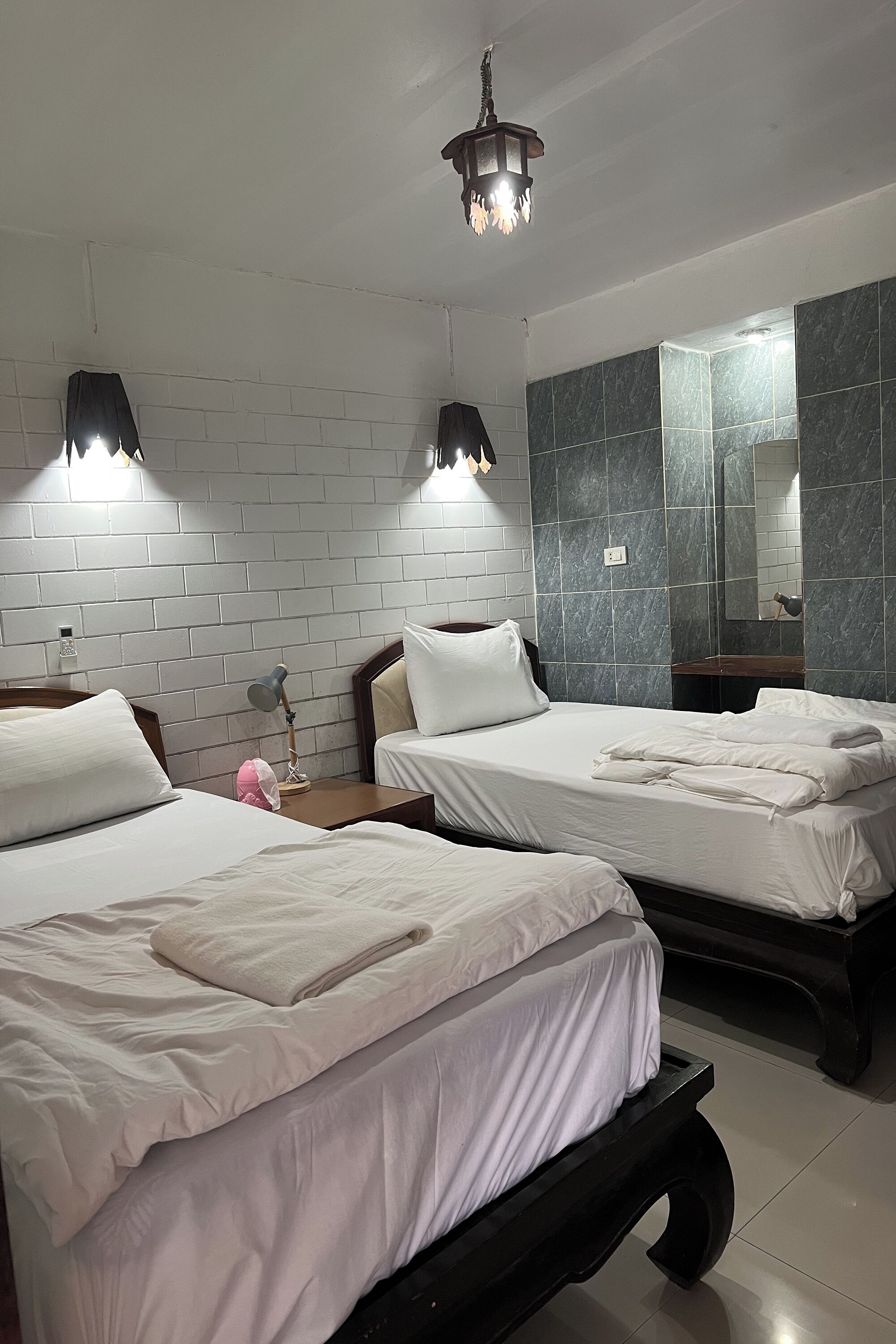 Standard Twin Room | Desk, free WiFi, bed sheets