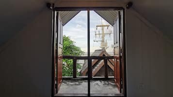 Triple Room with Balcony | Balcón
