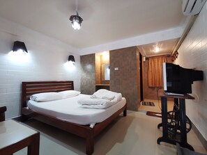 Standard Double Room | Desk, free WiFi, bed sheets - Baan Lanna Resort (Chonburi)