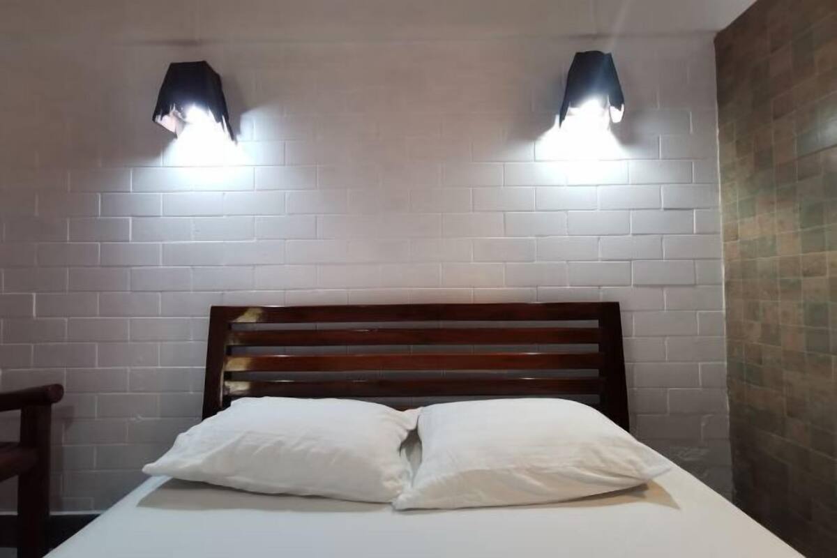 1 quarto, escrivaninha, Wi-Fi de cortesia, roupa de cama
