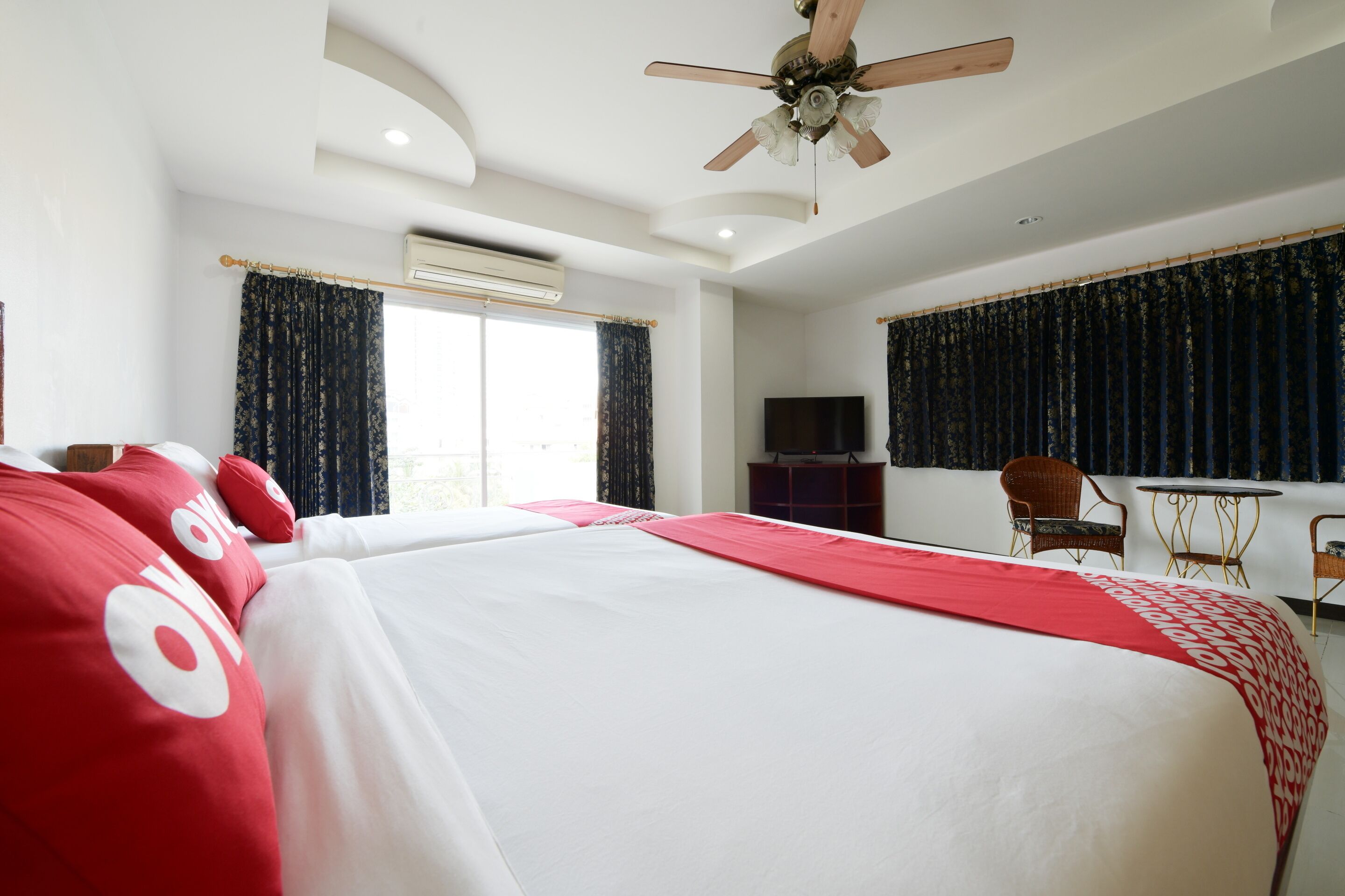 basic triple room | desk, free wifi