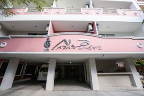 Exterior detail - OYO 438 Home 24 (Pattaya)