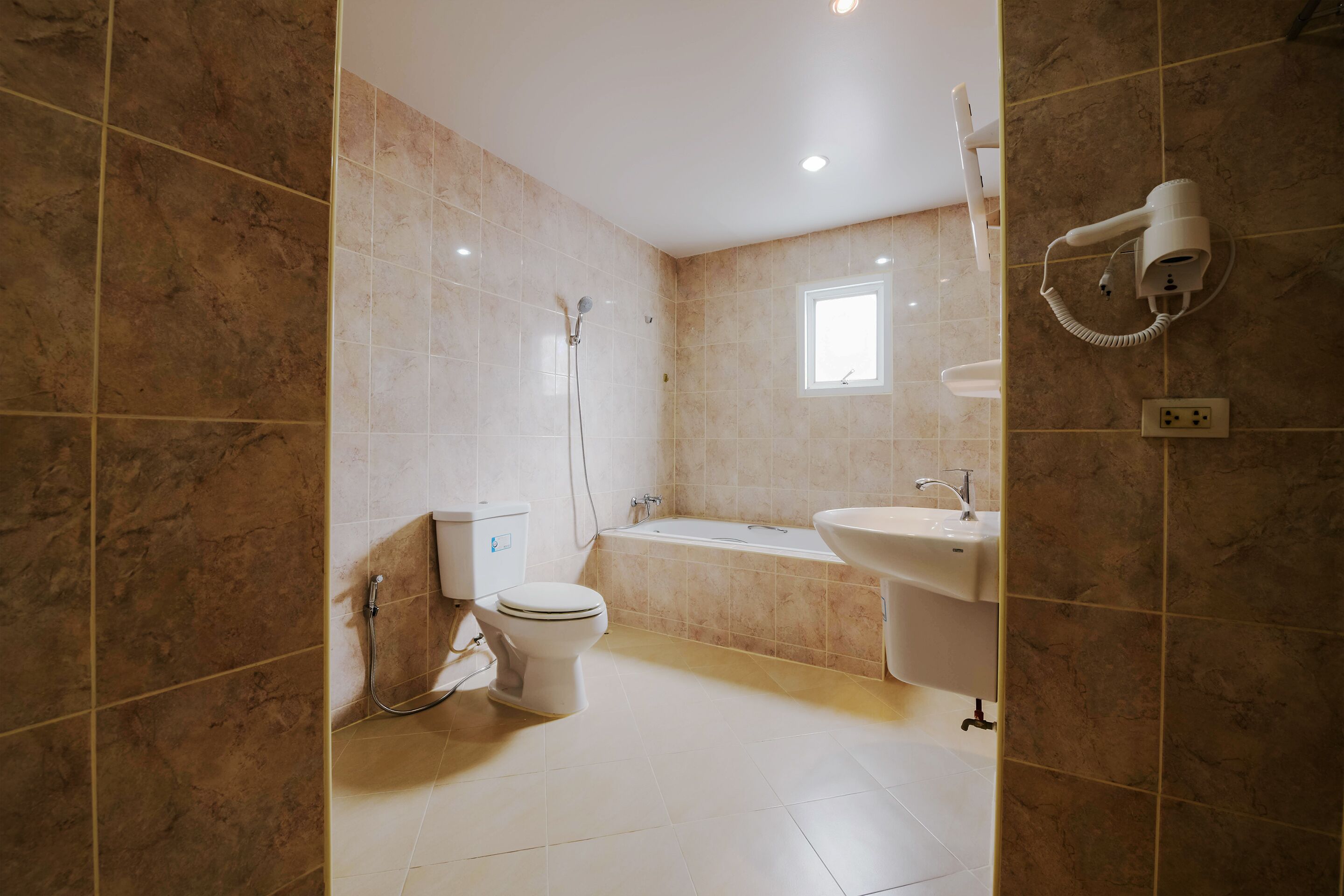 basic double room | bathroom | towels, soap, shampoo, toilet paper