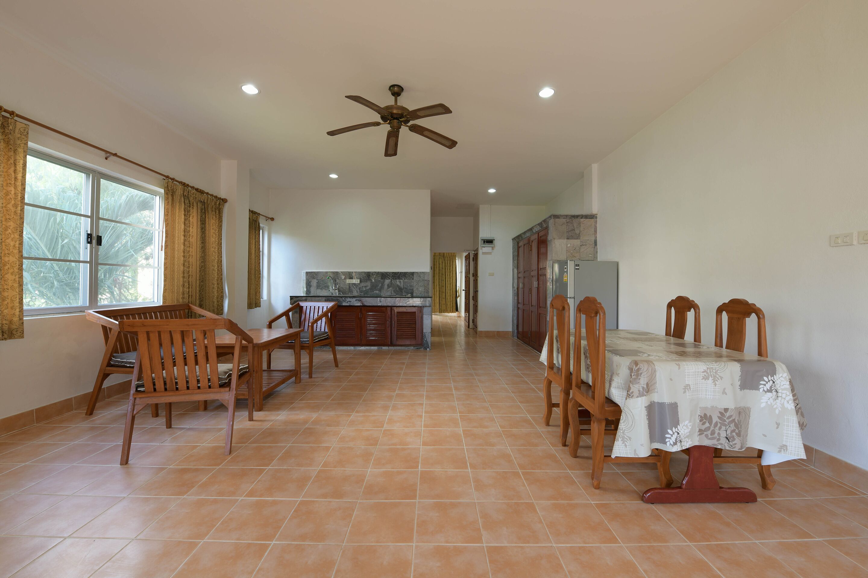 suite | in-room dining