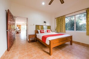 Suite | Desk, free WiFi, bed sheets - OYO 438 Home 24 (Pattaya)