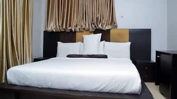 Classic Double Room | Individually decorated, individually furnished, desk, laptop workspace