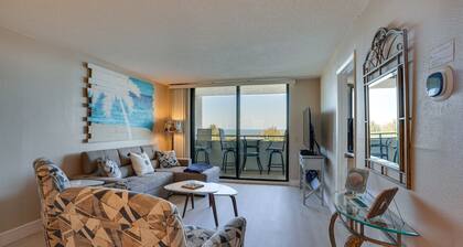 Cozy Condo w/ Gulf View, Bird Watching + Telescope
