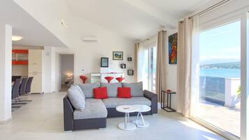 Appartamento, 4 camere da letto | Area soggiorno | TV a schermo piatto