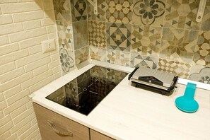 Mikrowelle, Wasserkocher mit Kaffee-/Teezubehör