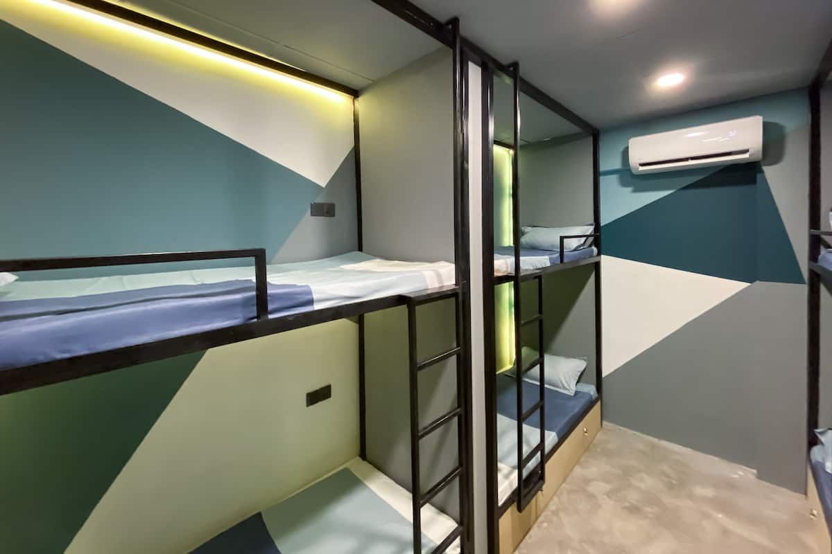 Premium bedding, in-room safe, individually decorated