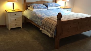 3 slaapkamers, een strijkplank/strijkijzer, gratis wifi, beddengoed