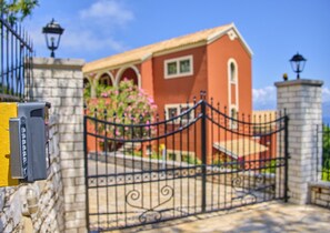 Property grounds - Chrismos Luxury studio 12B Apraos Corfu (Corfu)