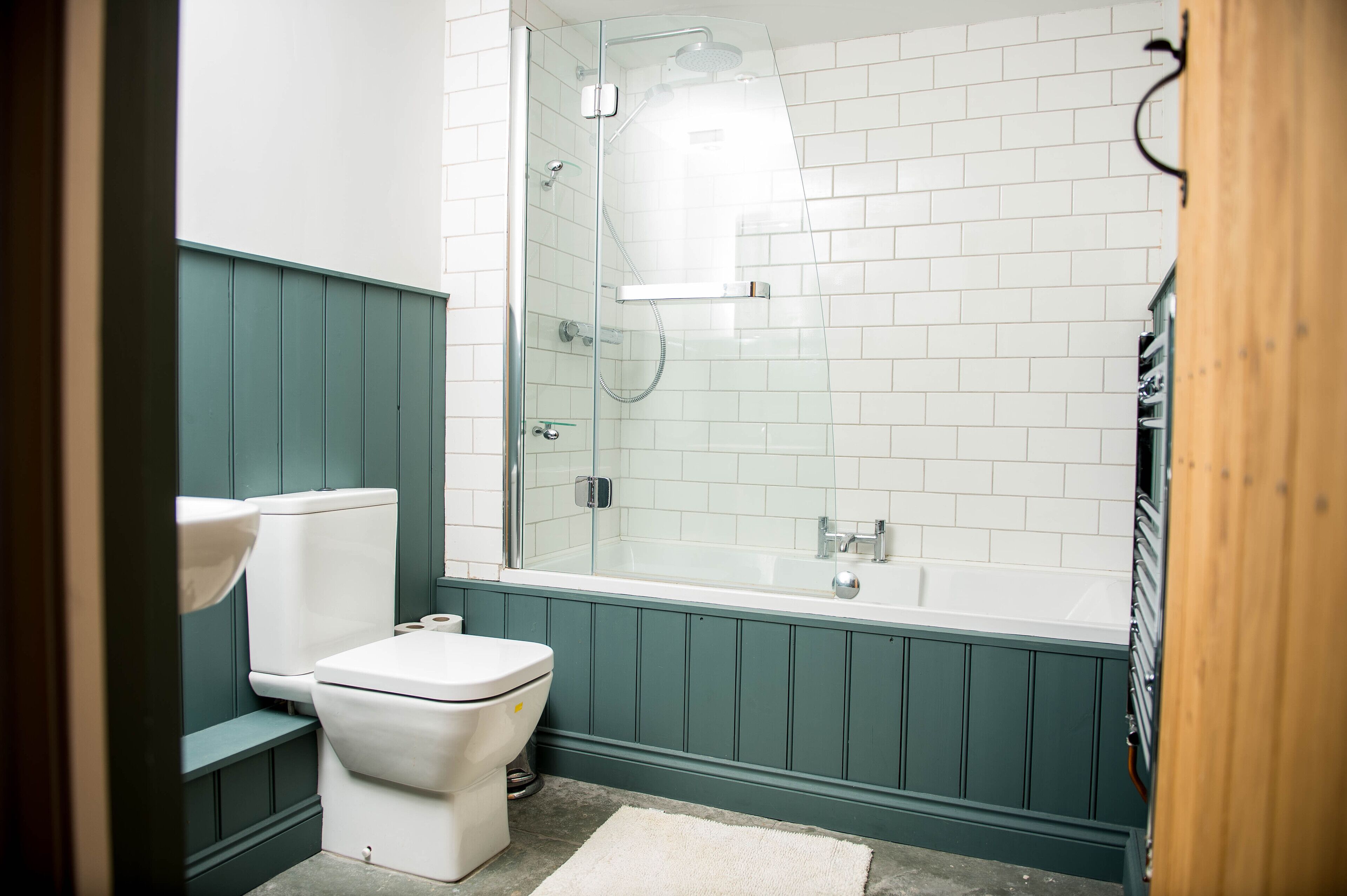 Rumah | Kamar mandi | Bathtub, perlengkapan mandi gratis, pengering rambut, dan handuk