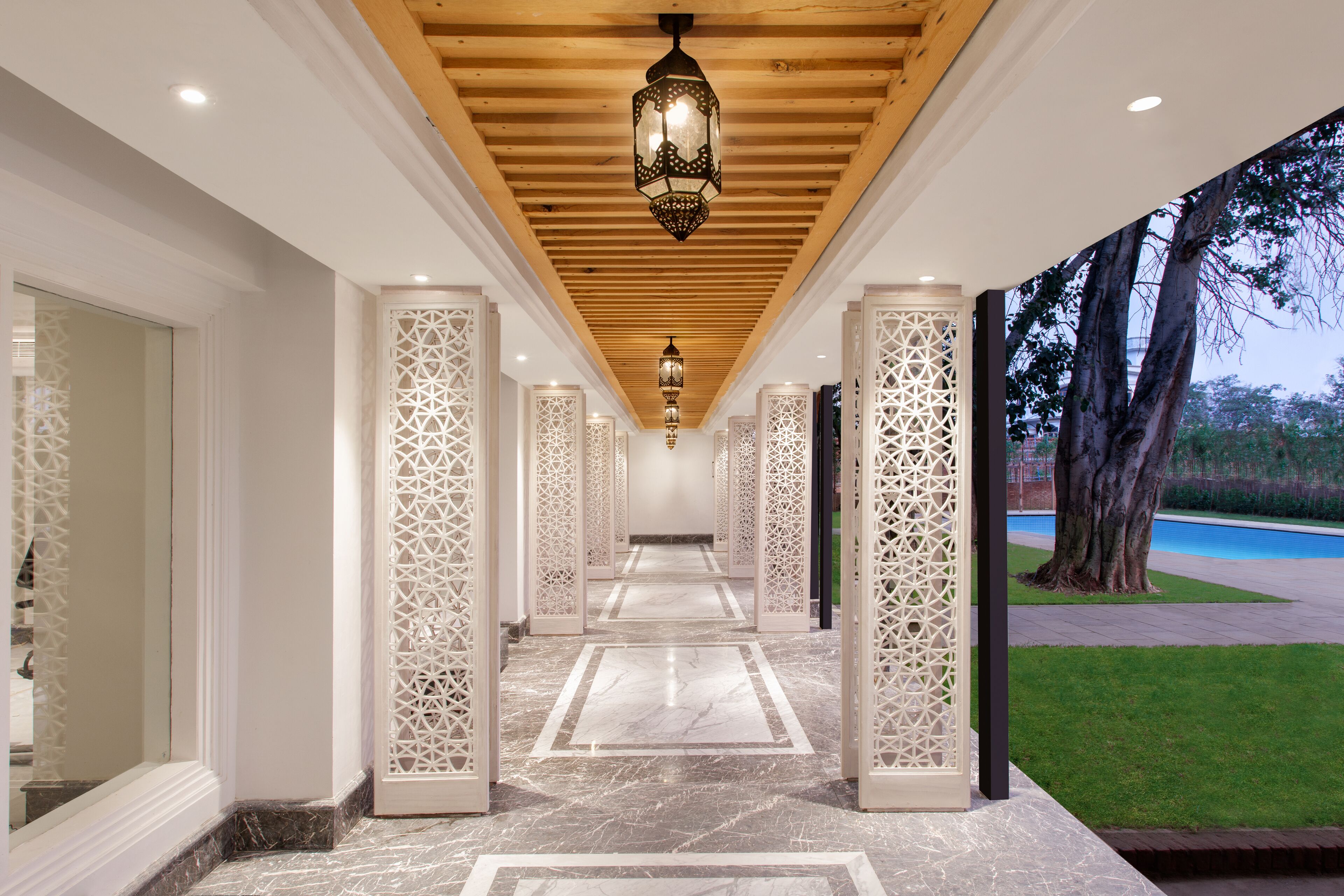 sauna, steam room, deep-tissue massages, facials, 2 treatment rooms