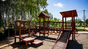 Khu vui chơi trẻ em - ngoài trời