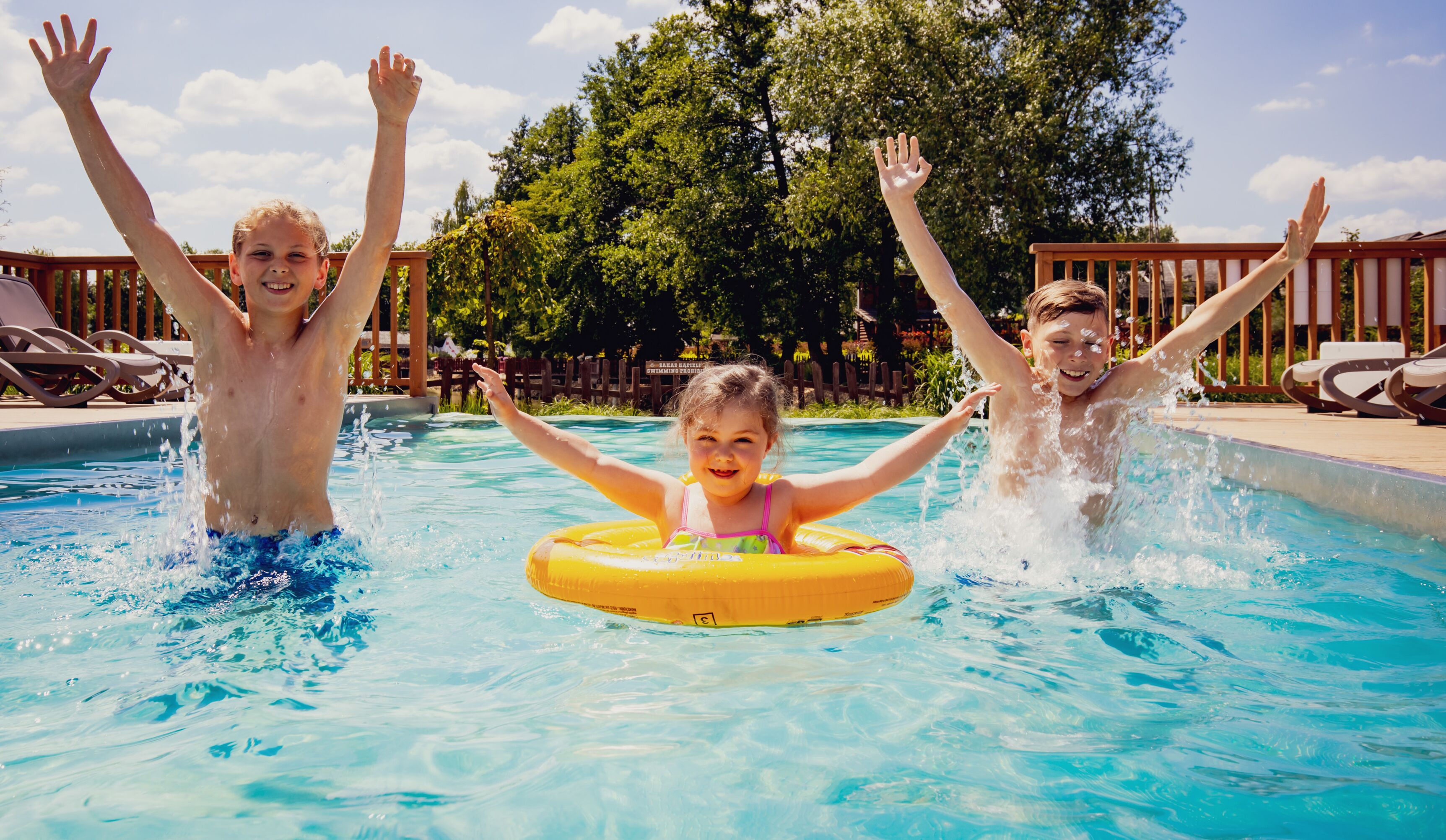 2 outdoor pools, a heated pool