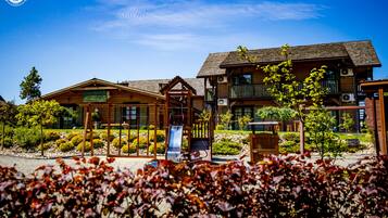 Kawasan main kanak-kanak – terbuka